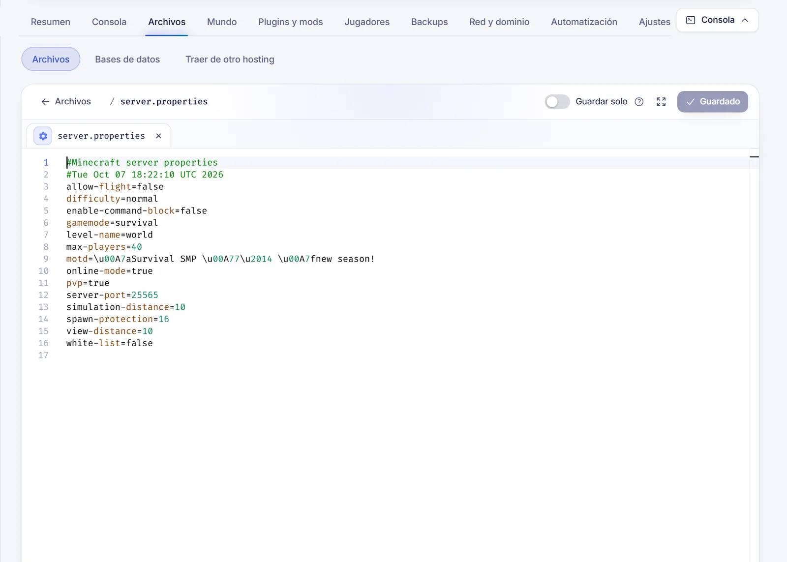 Editor de código abierto sobre un archivo de configuración del servidor con las pestañas de archivos, el botón Guardar y el interruptor Guardar solo