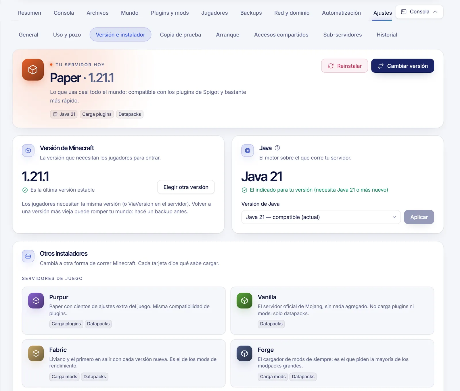 Tarjeta Java en Ajustes Versión e instalador con la versión de Java actual, un estado de compatibilidad y la lista de versiones de Java